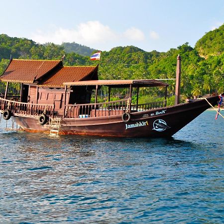 Jamahkiri Dive Resort & Spa Koh Tao Exterior photo A Thai longtail boat