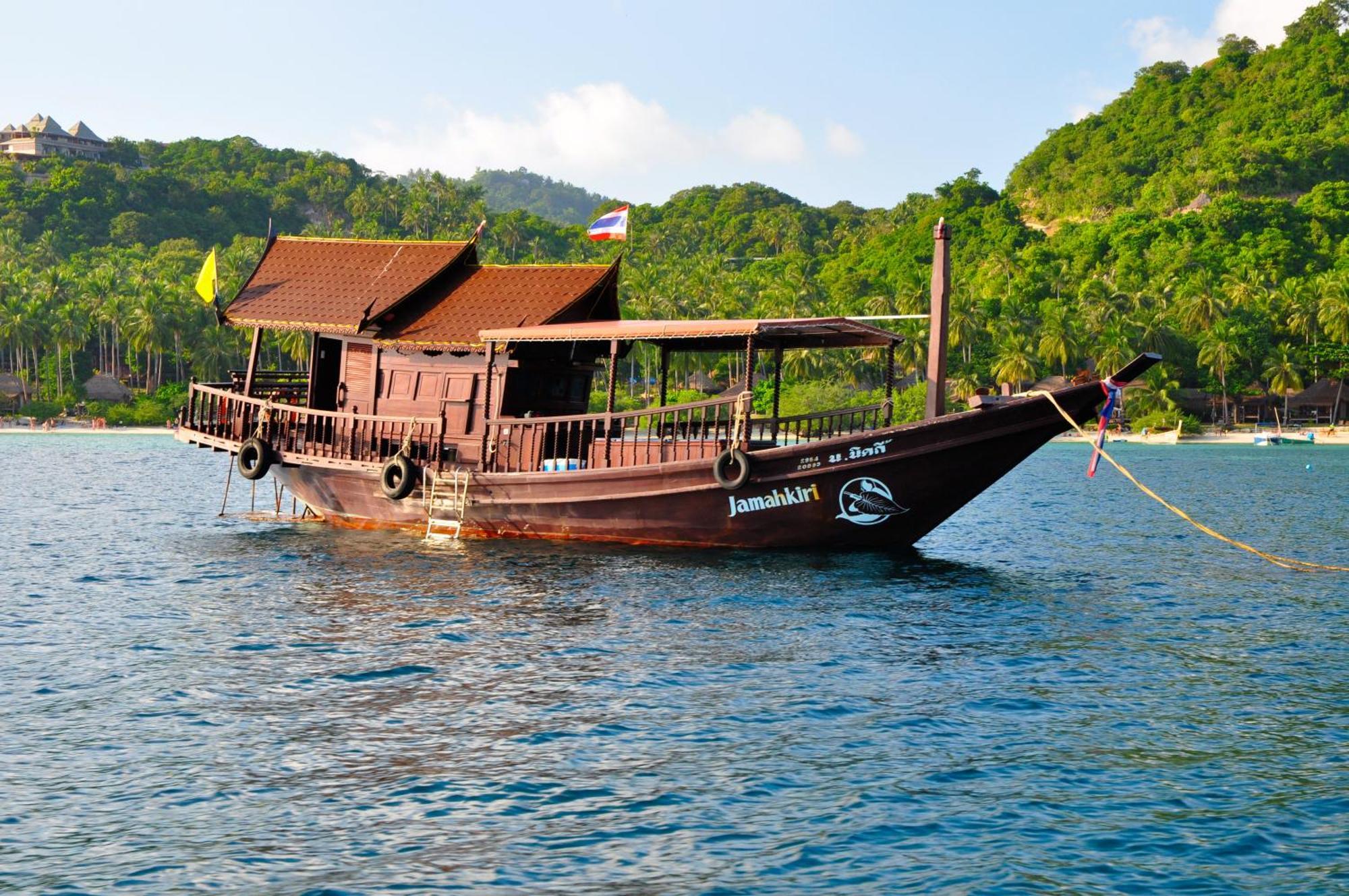 Jamahkiri Dive Resort & Spa Koh Tao Exterior photo A Thai longtail boat